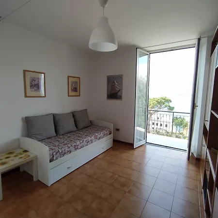 Al Mare Davanti A Portofino - By The Sea In Front Of Portofino