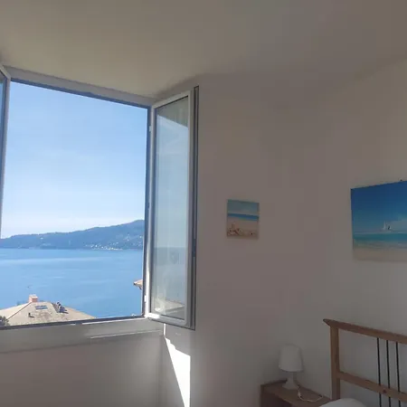 Al Mare Davanti A Portofino - By The Sea In Front Of Portofino *