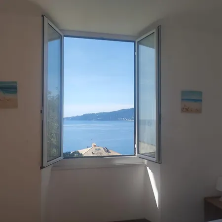 Al Mare Davanti A Portofino - By The Sea In Front Of Portofino *