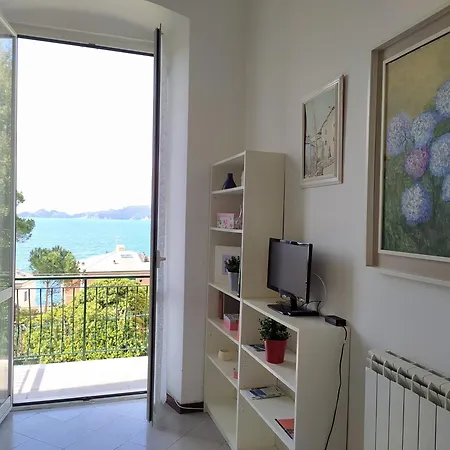 Al Mare Davanti A Portofino - By The Sea In Front Of Portofino