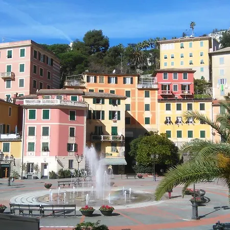 Al Mare Davanti A Portofino - By The Sea In Front Of Portofino *