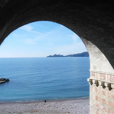 Al Mare Davanti A Portofino - By The Sea In Front Of Portofino