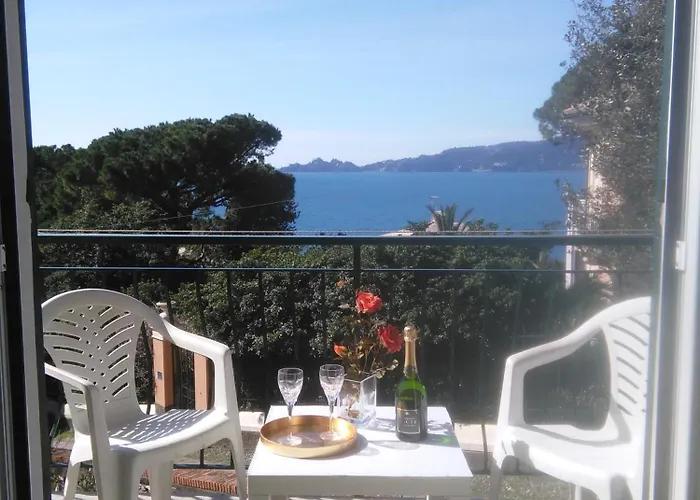 Al Mare Davanti A Portofino - By The Sea In Front Of Portofino *